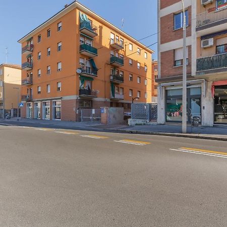 San Donato Fiere Essential Apartment W/Parking Bologna Buitenkant foto