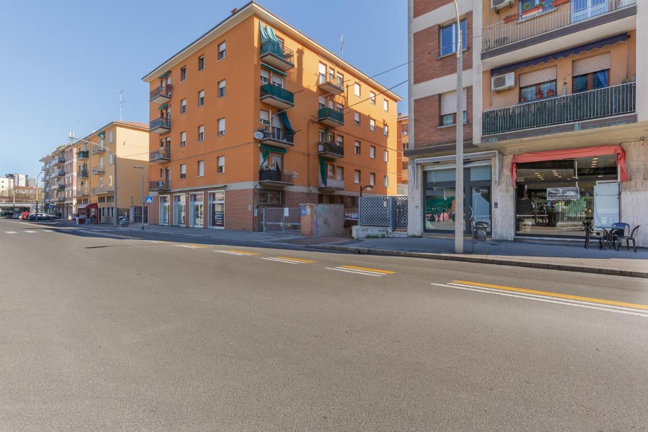 San Donato Fiere Essential Apartment W/Parking Bologna Buitenkant foto